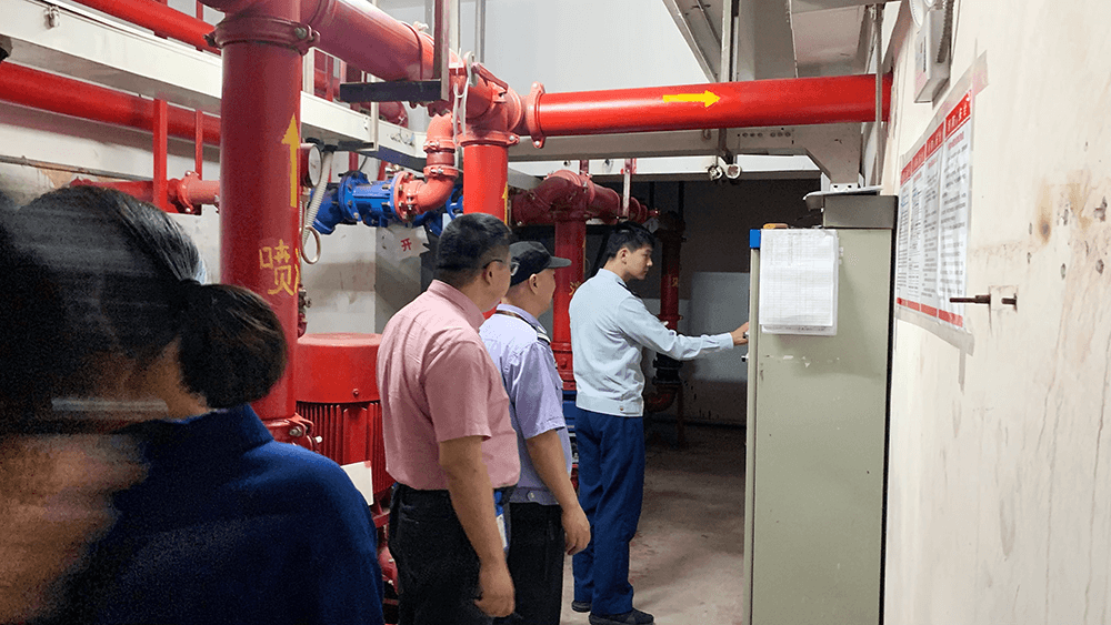 區消防救援大隊對劉潭服裝開展消防安全檢查