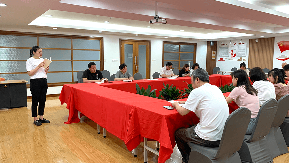 劉潭服裝開展黨日讀書活動 劉潭服裝開展黨日讀書活動