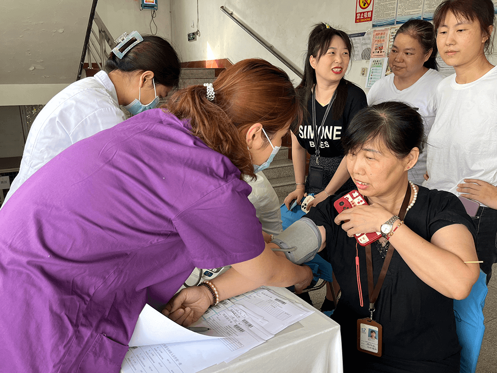 劉潭服裝家庭醫(yī)生進(jìn)企業(yè) 劉潭服裝家庭醫(yī)生進(jìn)企業(yè)