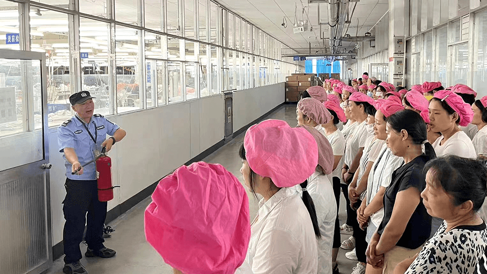 劉潭服裝開展特殊工種員工夏季消防安全培訓(xùn) 劉潭服裝開展特殊工種員工夏季消防安全培訓(xùn)