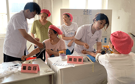 劉潭服裝:家醫(yī)進(jìn)企業(yè) 員工健康有“醫(yī)”靠 劉潭服裝:家醫(yī)進(jìn)企業(yè) 員工健康有“醫(yī)”靠