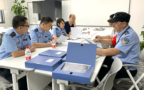 區應急管理局和街道應急辦對劉潭服裝開展安全大檢查 區應急管理局和街道應急辦對劉潭服裝開展安全大檢查