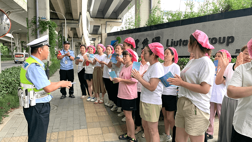 劉潭服裝文明出行