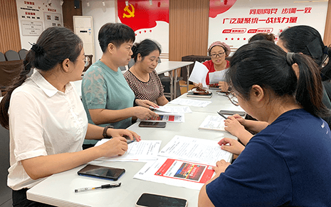 “情暖劉服,為愛一起捐 ”劉潭服裝99公益日愛心倡捐書 “情暖劉服,為愛一起捐 ”劉潭服裝99公益日愛心倡捐書