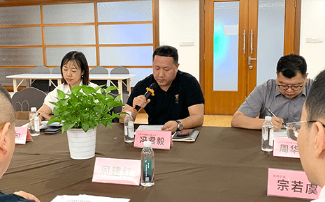 熱烈祝賀劉潭服裝總經理馮君毅當選新一屆黃巷街道商會理事會會長 熱烈祝賀劉潭服裝總經理馮君毅當選新一屆黃巷街道商會理事會會長