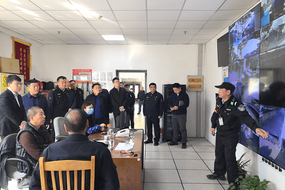 區領導帶隊到劉潭服裝開展消防安全專項檢查 區領導帶隊到劉潭服裝開展消防安全專項檢查