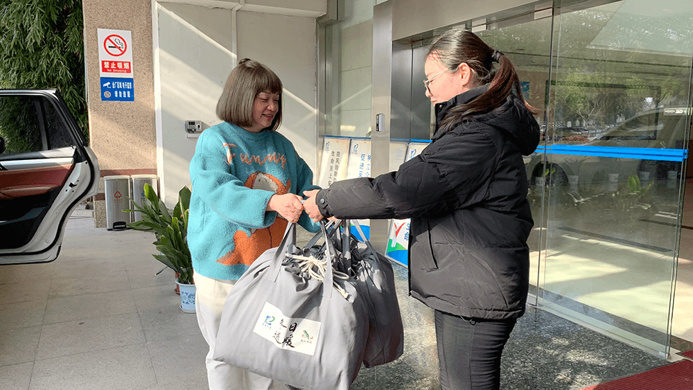 劉潭服裝持續開展冬日送暖、愛心捐贈活動