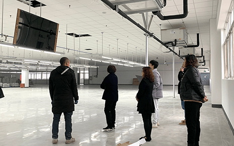 劉潭服裝:智能化改造讓縫紉車間變身數字工廠 劉潭服裝:智能化改造讓縫紉車間變身數字工廠