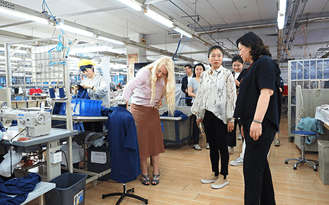 熱烈歡迎市電子商務協會到劉潭服裝開展走訪調研 熱烈歡迎市電子商務協會到劉潭服裝開展走訪調研