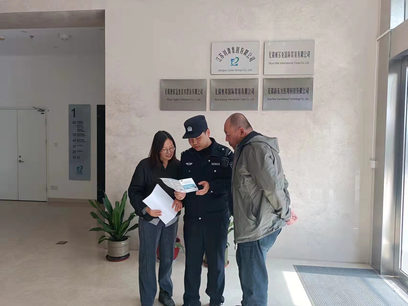 劉潭服裝：打擊網(wǎng)絡(luò)謠言 清朗網(wǎng)絡(luò)空間