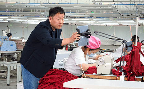 劉潭服裝:搭乘數字化快車,傳統“制造”變“智造” 劉潭服裝:搭乘數字化快車,傳統“制造”變“智造”