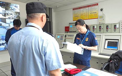 區消防大隊到劉潭服裝進行“雙隨機”消防安全檢查 區消防大隊到劉潭服裝進行“雙隨機”消防安全檢查