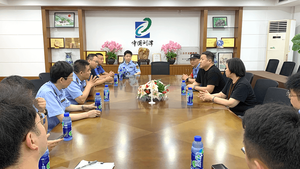 街道聯合檢查組到劉潭服裝開展安全檢查