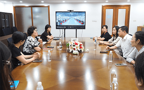 熱烈歡迎區(qū)委常委與組織部部長(zhǎng)一行到劉潭服裝開展走訪調(diào)研 熱烈歡迎區(qū)委常委與組織部部長(zhǎng)一行到劉潭服裝開展走訪調(diào)研