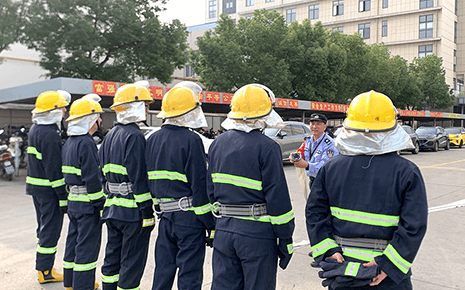 防患未“燃”,劉潭服裝微型消防站消防員練起來 防患未“燃”,劉潭服裝微型消防站消防員練起來