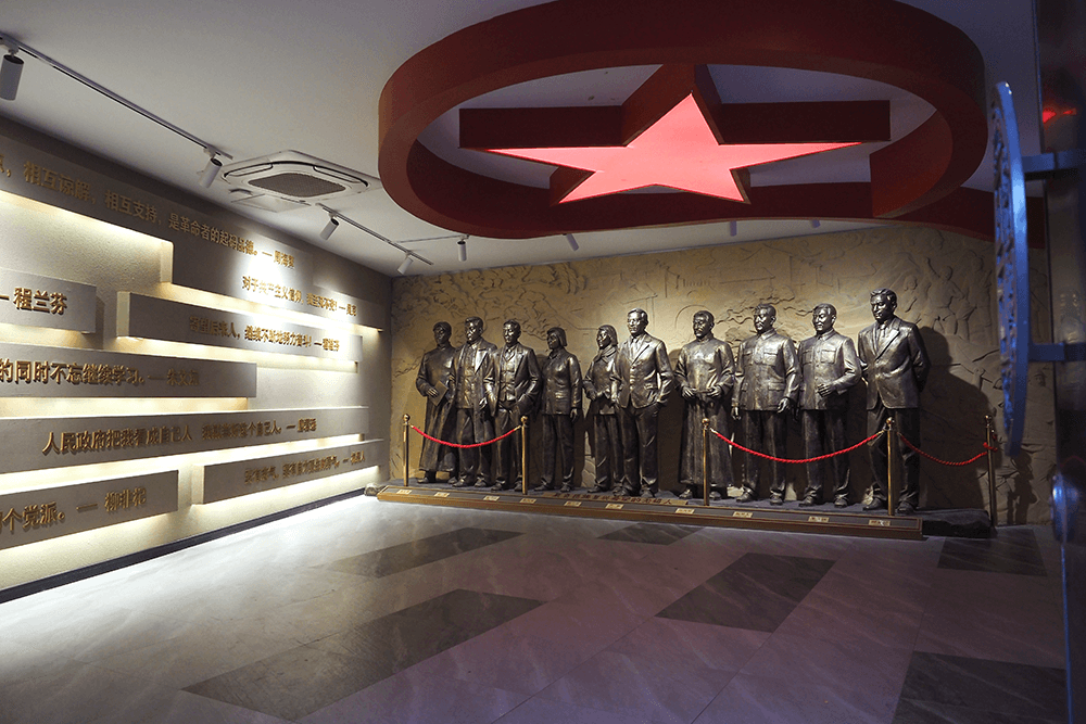 劉潭服裝支部黨員“走進(jìn)嚴(yán)家橋” 劉潭服裝支部黨員“走進(jìn)嚴(yán)家橋”