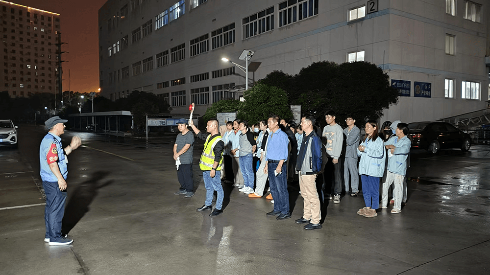 劉潭服裝開展夜間宿舍樓應急逃生演練 劉潭服裝開展夜間宿舍樓應急逃生演練