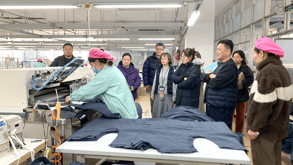劉潭服裝熱情接待良品客戶參觀考察：共謀合作發展新篇章