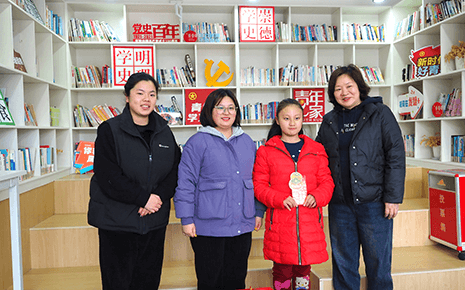 劉潭服裝:溫情慰問送春風(fēng),困境兒童笑顏開 劉潭服裝:溫情慰問送春風(fēng),困境兒童笑顏開