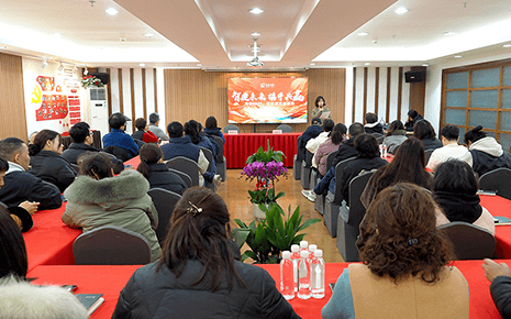 智造未來,攜手共贏!劉潭服裝舉行2025年績效簽約儀式 智造未來,攜手共贏!劉潭服裝舉行2025年績效簽約儀式