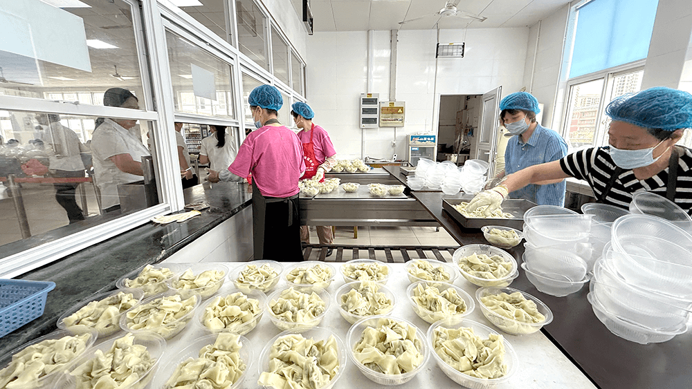 夏至餛飩飄香，劉潭服裝溫情暖人心