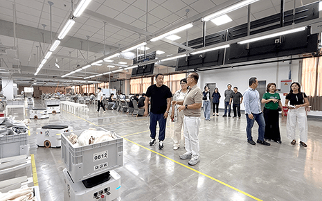 印尼貴賓蒞臨劉潭服裝:共探智能制造新篇章 印尼貴賓蒞臨劉潭服裝:共探智能制造新篇章