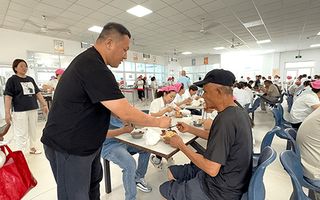 劉潭服裝以“長壽面”共慶建黨104周年 劉潭服裝以“長壽面”共慶建黨104周年