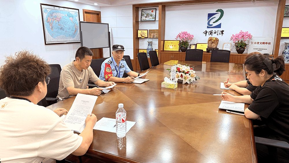 街道安全辦到劉潭服裝檢查指導夏季安全工作 街道安全辦到劉潭服裝檢查指導夏季安全工作