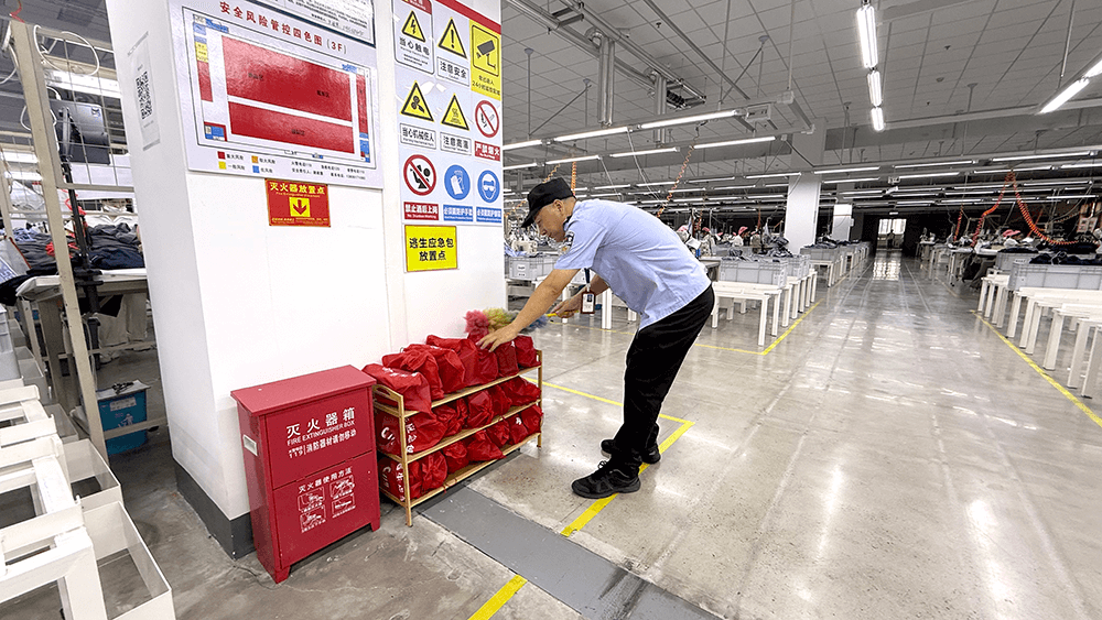 劉潭服裝:秋季消防設備檢查維護筑牢車間安全防線 劉潭服裝:秋季消防設備檢查維護筑牢車間安全防線