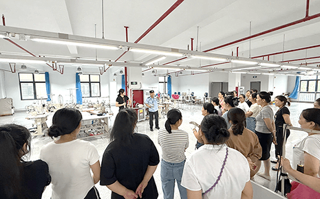 劉潭服裝4樓啟動智能化改造:多舉措保障生產(chǎn)與安全 劉潭服裝4樓啟動智能化改造:多舉措保障生產(chǎn)與安全